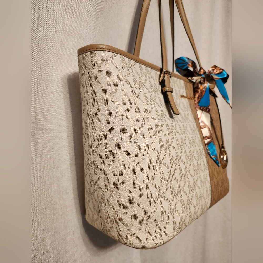 Michael Kors Large Jet Set Camel Multicolor Zip Top Tote - Picture 2 of 16